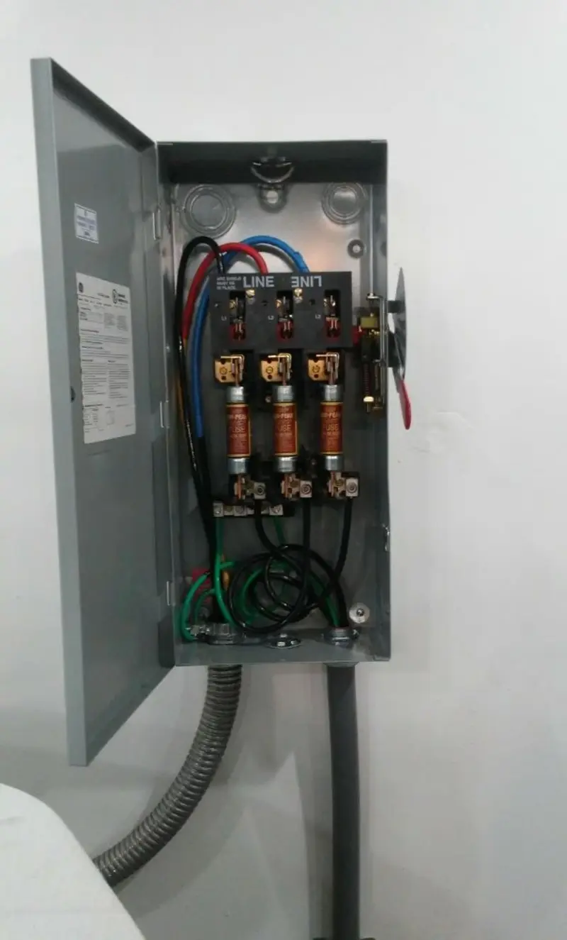 Three-phase disconnect switch installed for Smoke Detector Installation in Balch Springs